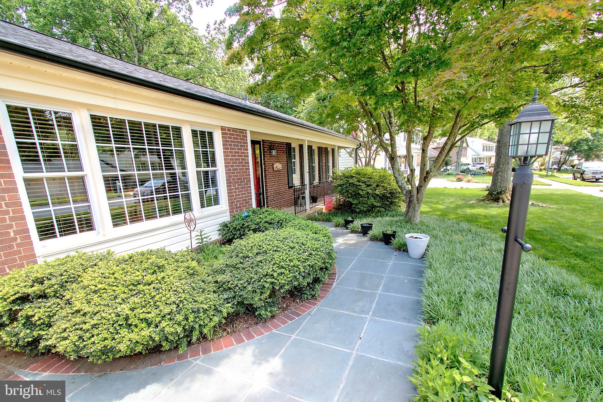 7919 St George Court Springfield, VA 22153 - Photo 2 of 51 Such Curb Appeal!
