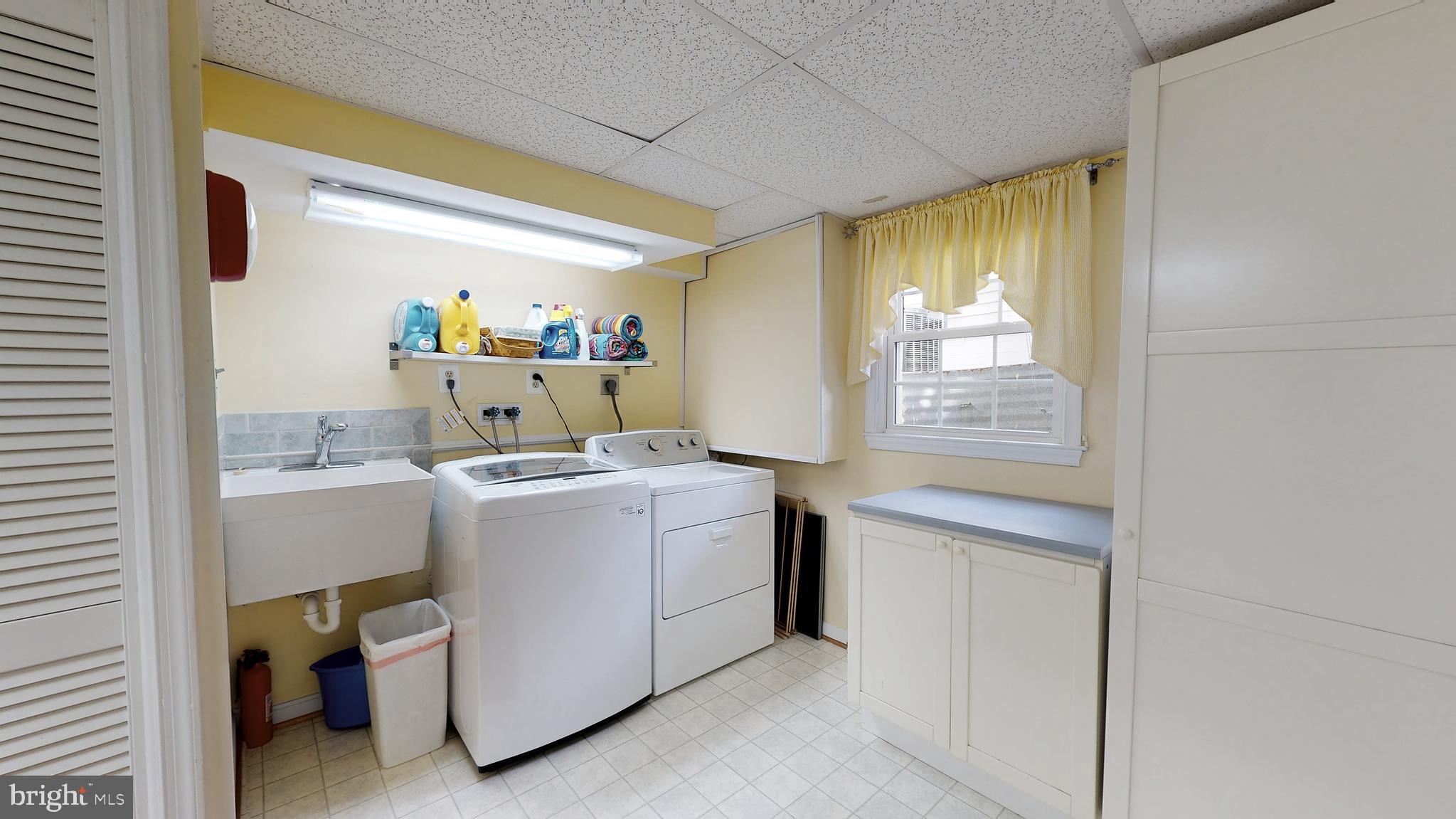 7919 St George Court Springfield, VA 22153 - Photo 37 of 51 Cheerful Laundry Room
