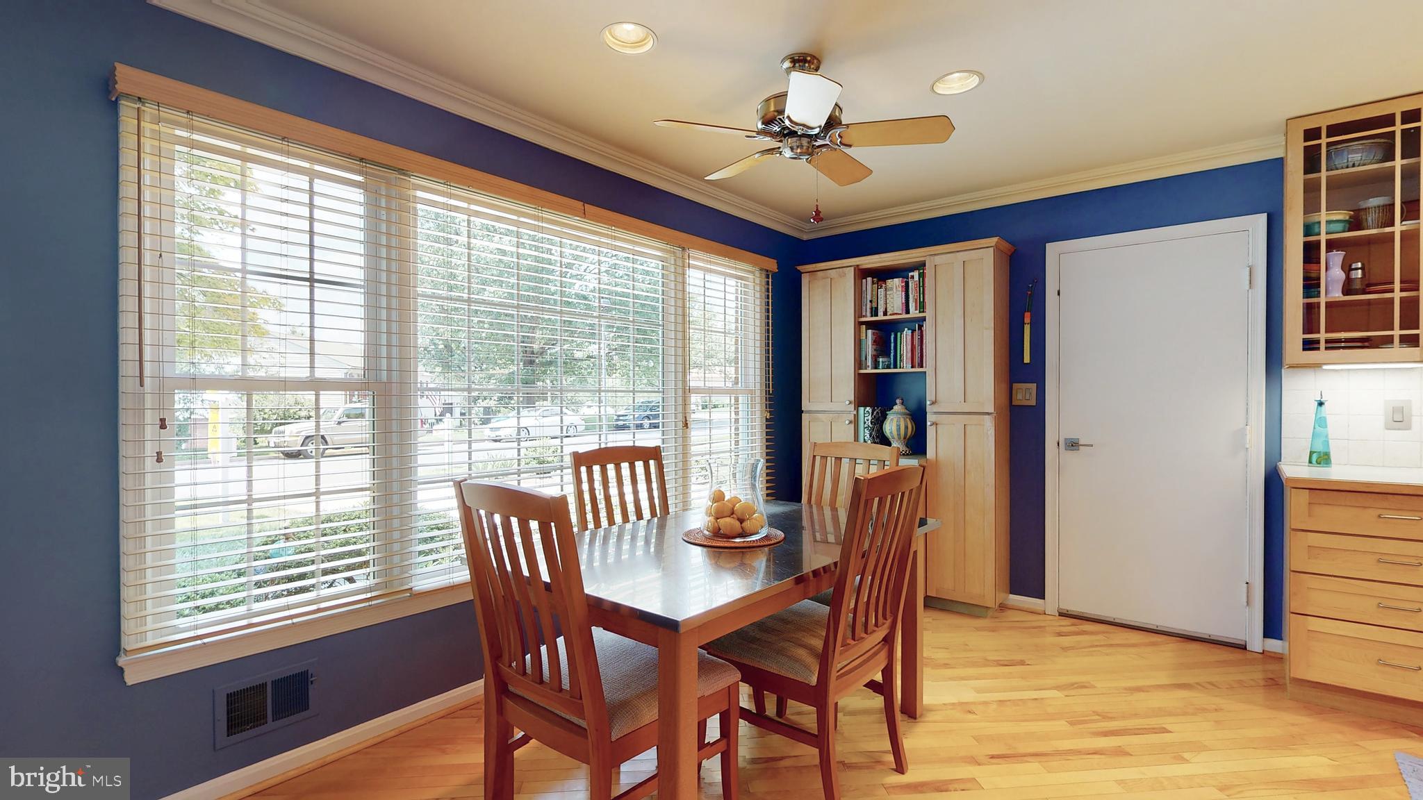 7919 St George Court Springfield, VA 22153 - Photo 5 of 51 Eat-in Kitchen with Wall of Windows and Hardwoods!