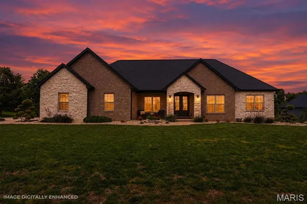 $819,900 | 5123 Kennet Drive, Columbia, IL 62236