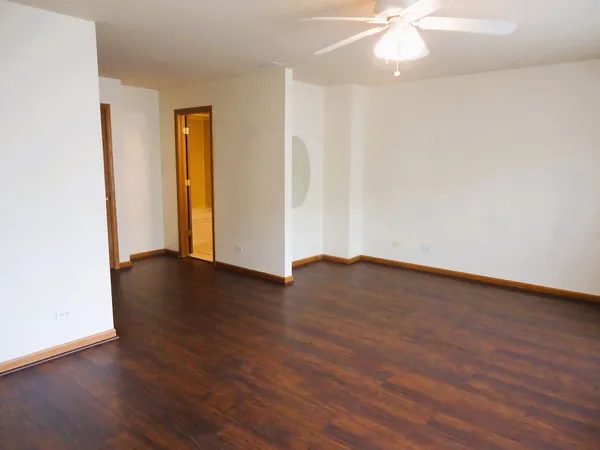 $2,750 | 642 Diamond Pointe Drive, Mundelein, IL 60060