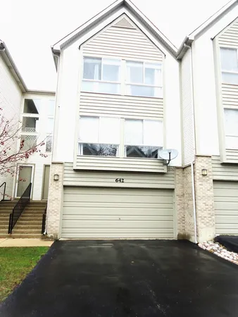 $2,750 | 642 Diamond Pointe Drive, Mundelein, IL 60060
