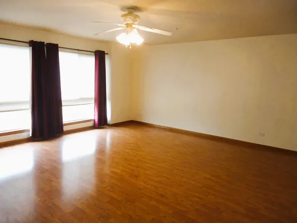 $2,750 | 642 Diamond Pointe Drive, Mundelein, IL 60060