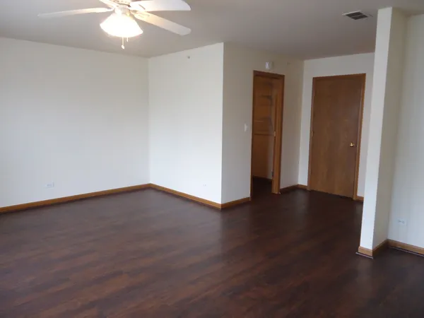 $2,750 | 642 Diamond Pointe Drive, Mundelein, IL 60060