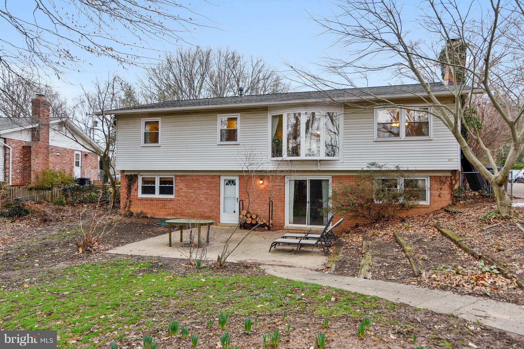 10021 Ranger Road Fairfax, VA 22030 - Photo 11 of 30 Great fenced yard with privacy