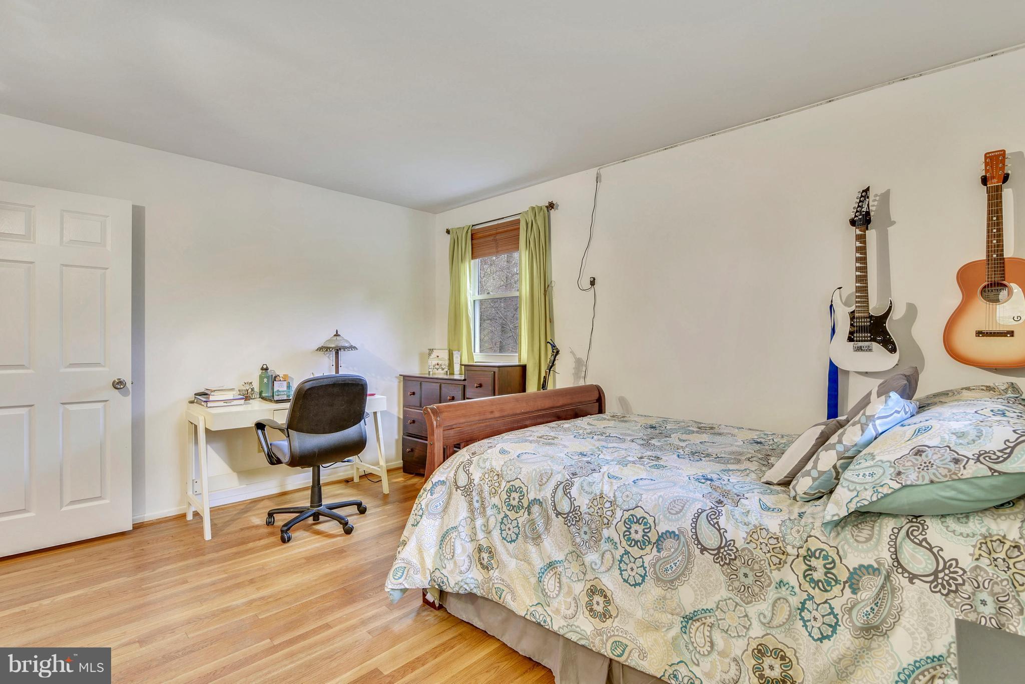 10021 Ranger Road Fairfax, VA 22030 - Photo 13 of 30 Master BR with walk in closet