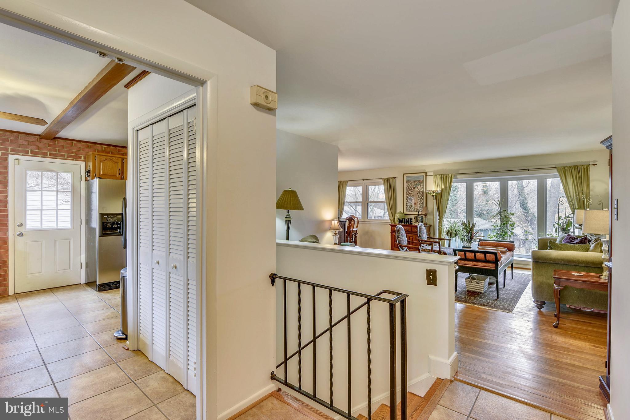 10021 Ranger Road Fairfax, VA 22030 - Photo 4 of 30 Foyer Entry