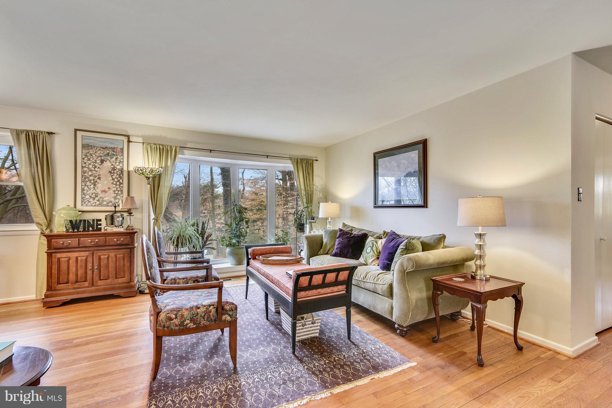 10021 Ranger Road Fairfax, VA 22030 - Photo 6 of 30 Living Room