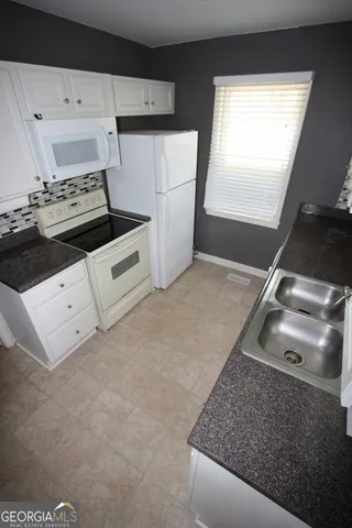 $1,425 | 222 Beechwood Circle, LaGrange, GA 30240