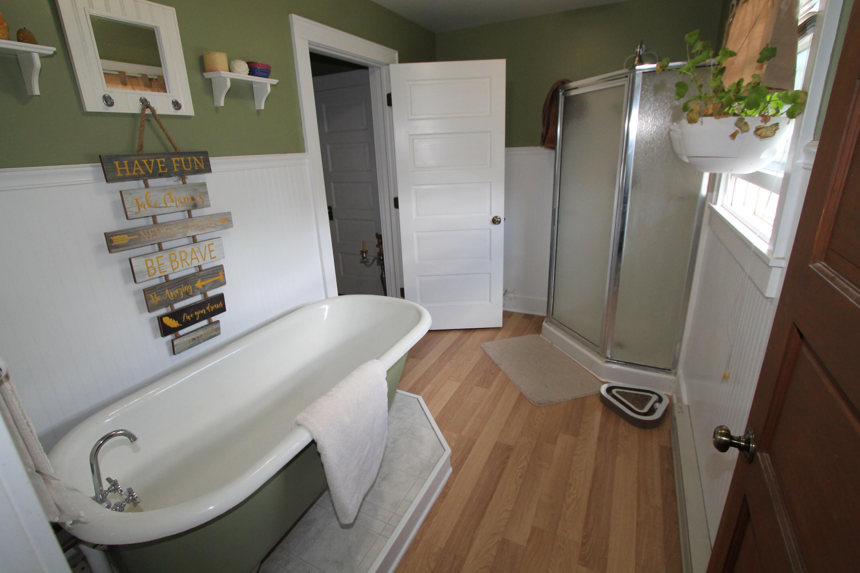 140 Kendall Street Burlington, WI 53105 - Photo 22 of 33 Primary Bath