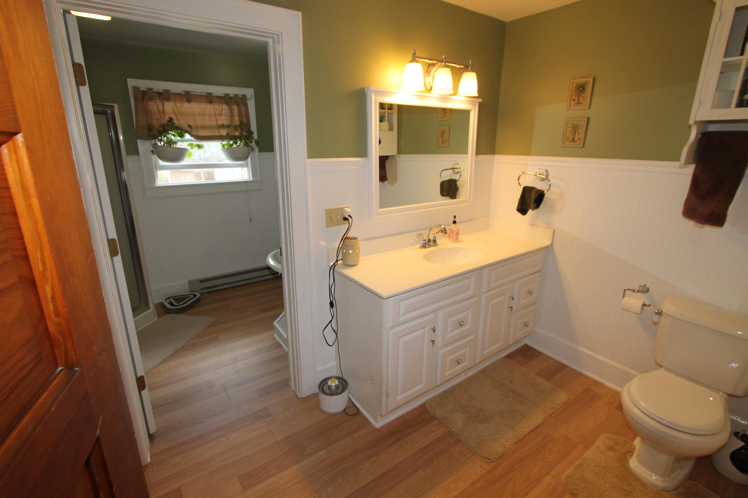 140 Kendall Street Burlington, WI 53105 - Photo 23 of 33 Primary Bath