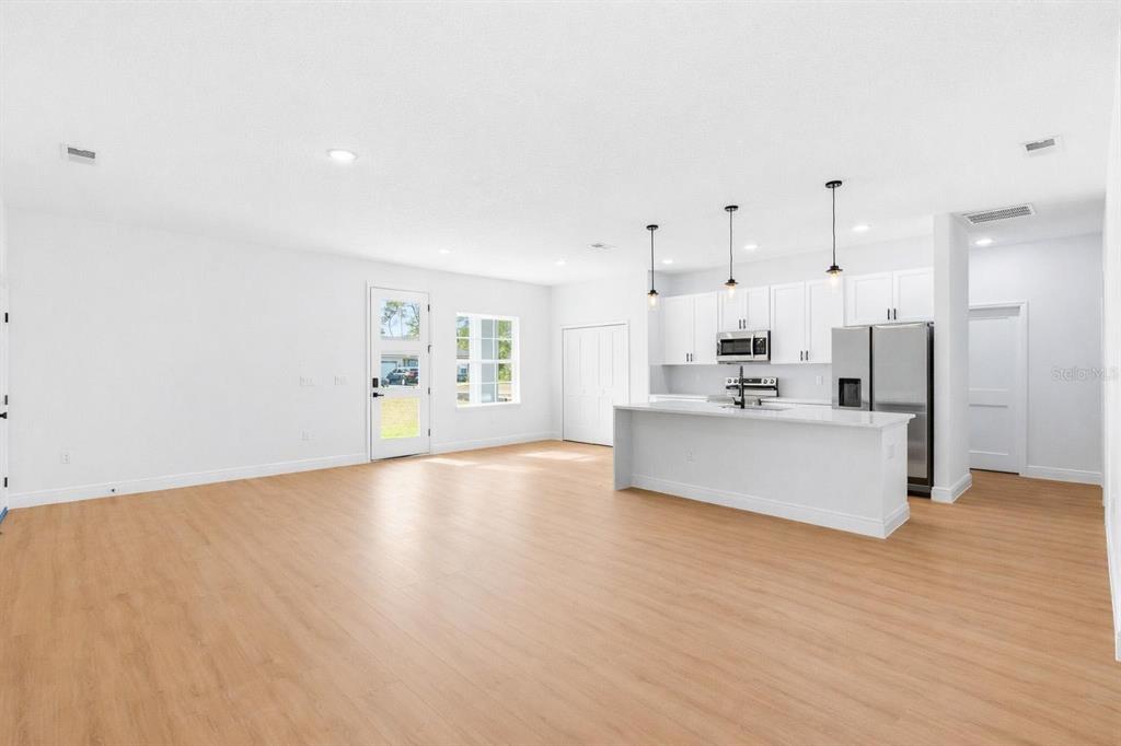 5227 Southwest 165th St Road Ocala, FL 34473 - Photo 6 of 37 Gallery Image 6