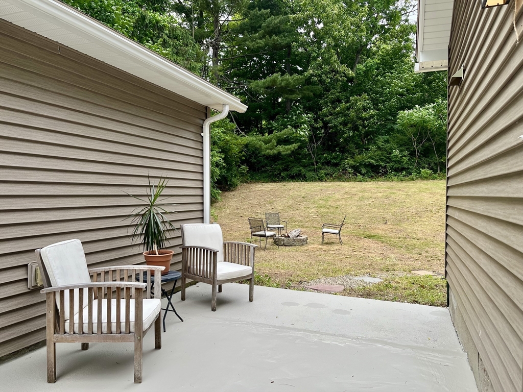 39 Jeffrey Lane Amherst, MA 01002 - Photo 32 of 41