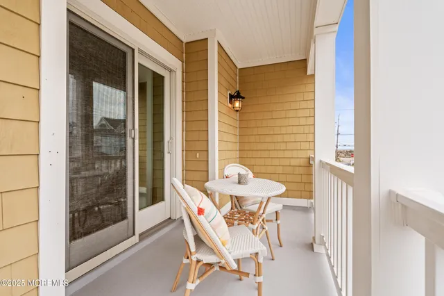 a view of garden with patio