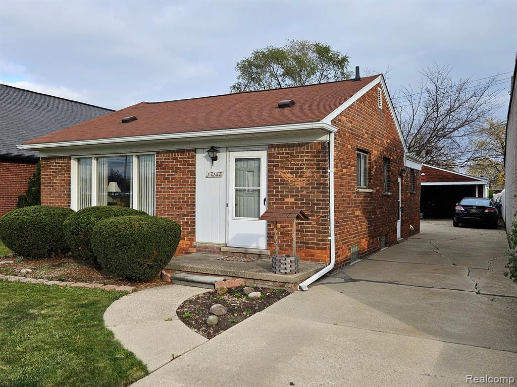 17157 Fort Street Riverview, MI 48193 - Photo 1 of 17