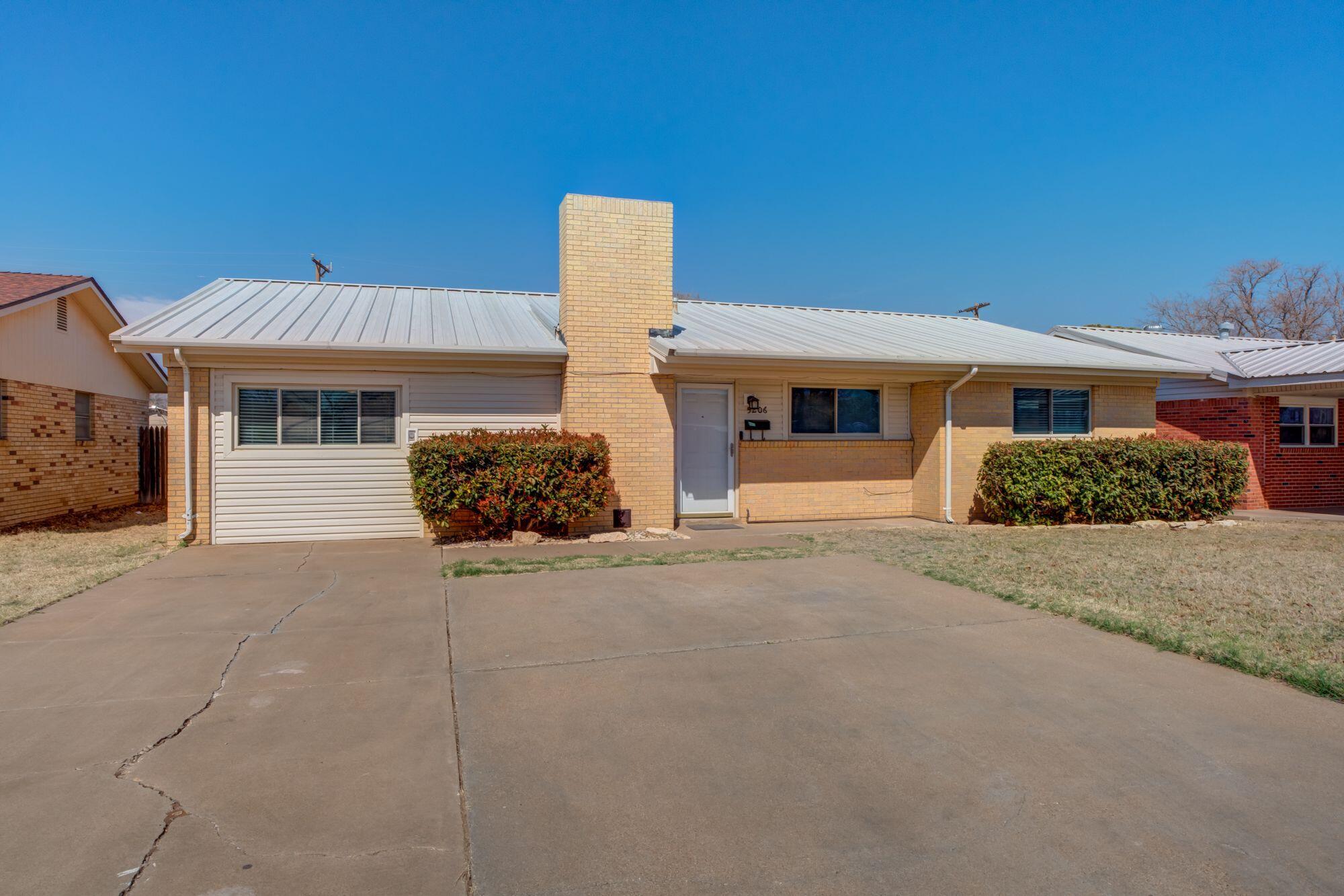 5206 42nd Street Lubbock, TX 79414 - Photo 3 of 35 dav32