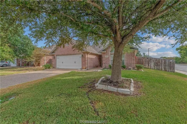 $2,000 | 3755 Essen Loop, College Station, TX 77845