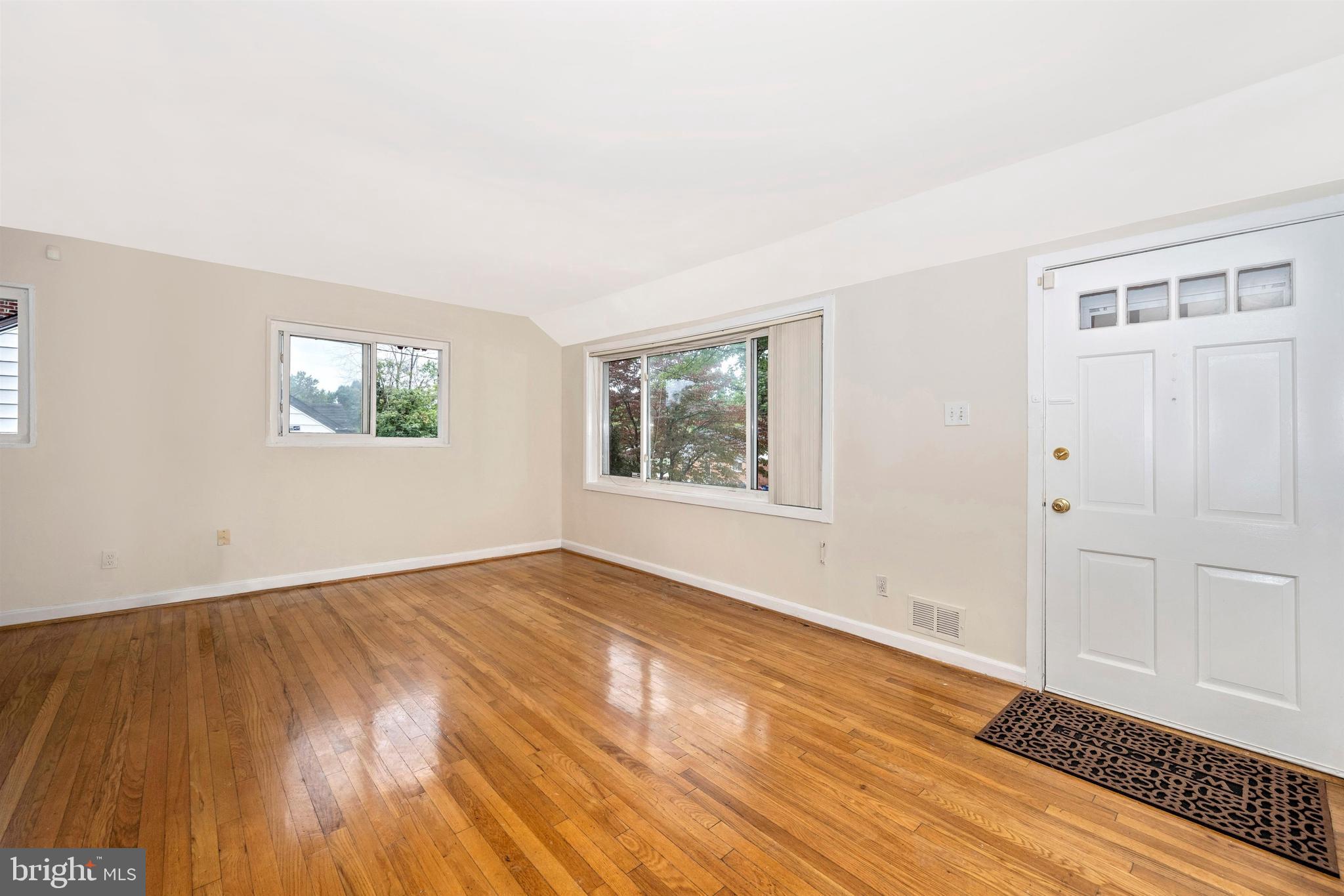 12607 Epping Road Silver Spring, MD 20906 - Photo 5 of 39 Living Room w/gleaming hardwood floors