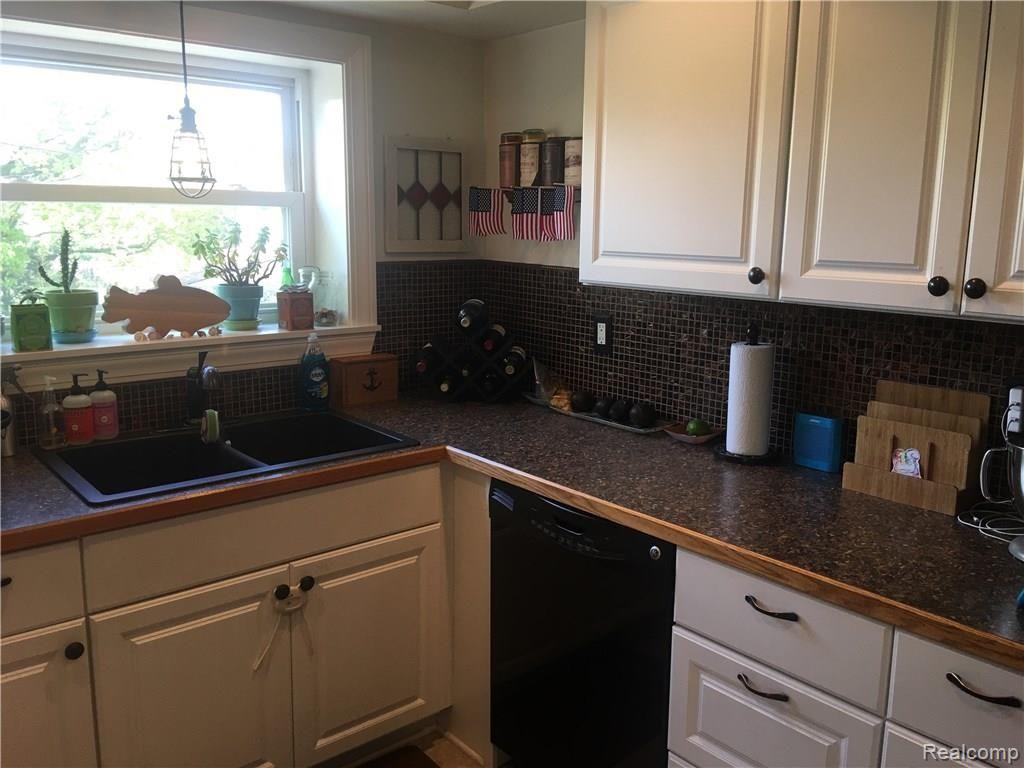 9344 White Lake Road Fenton, MI 48430 - Photo 17 of 34 19 - Kitchen 2.JPG