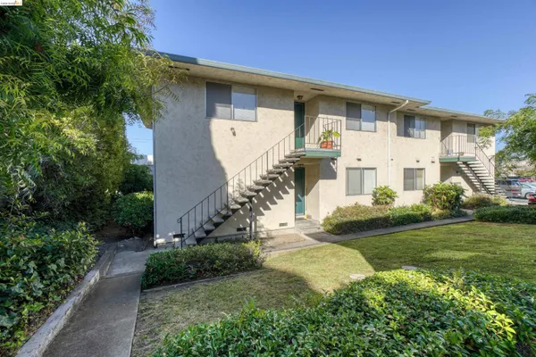 $2,250,000 | 16298 Foothill Boulevard, Castro Valley, CA 94578