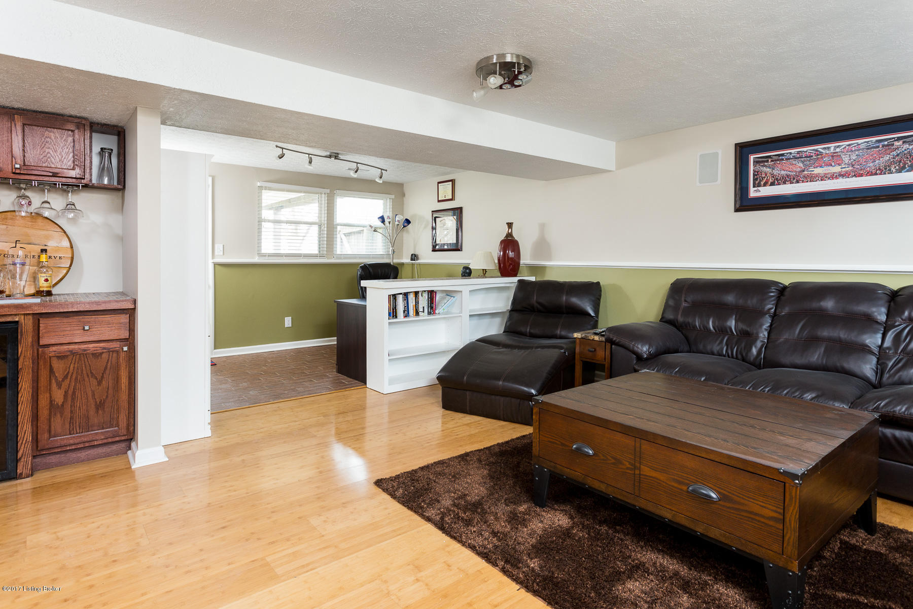 302 Hemingway Road Louisville, KY 40207 - Photo 20 of 29 Basement Living room