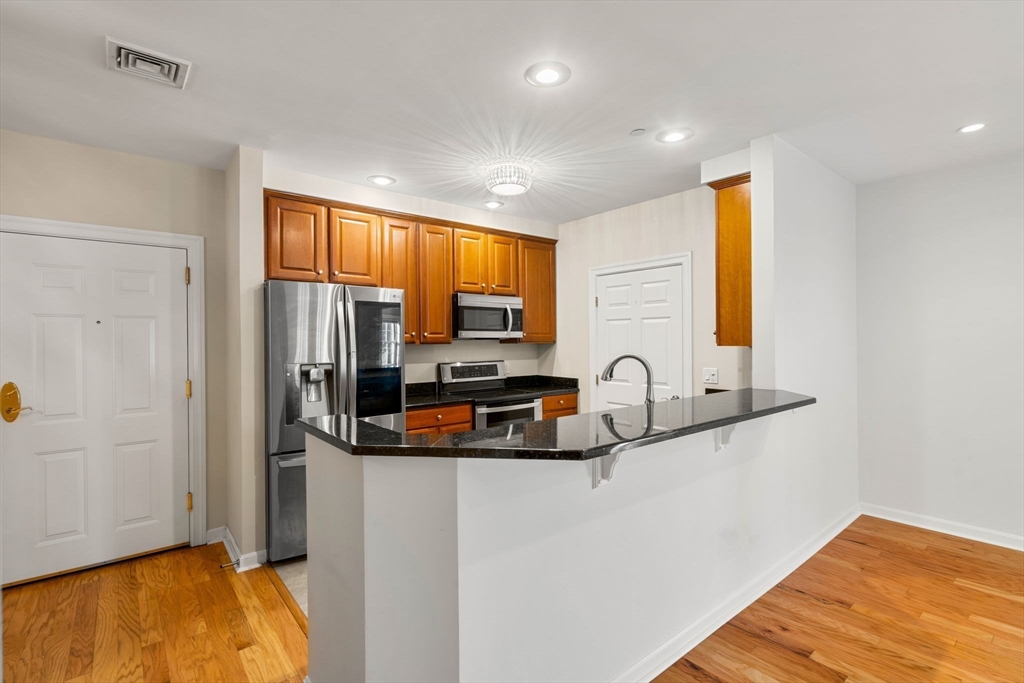 190 Chickering Road, Unit 204D North Andover, MA 01845 - Photo 5 of 28 Gallery Image 5