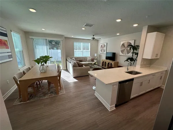 $2,295 | 1129 East Caroline Street, Tavares, FL 32778