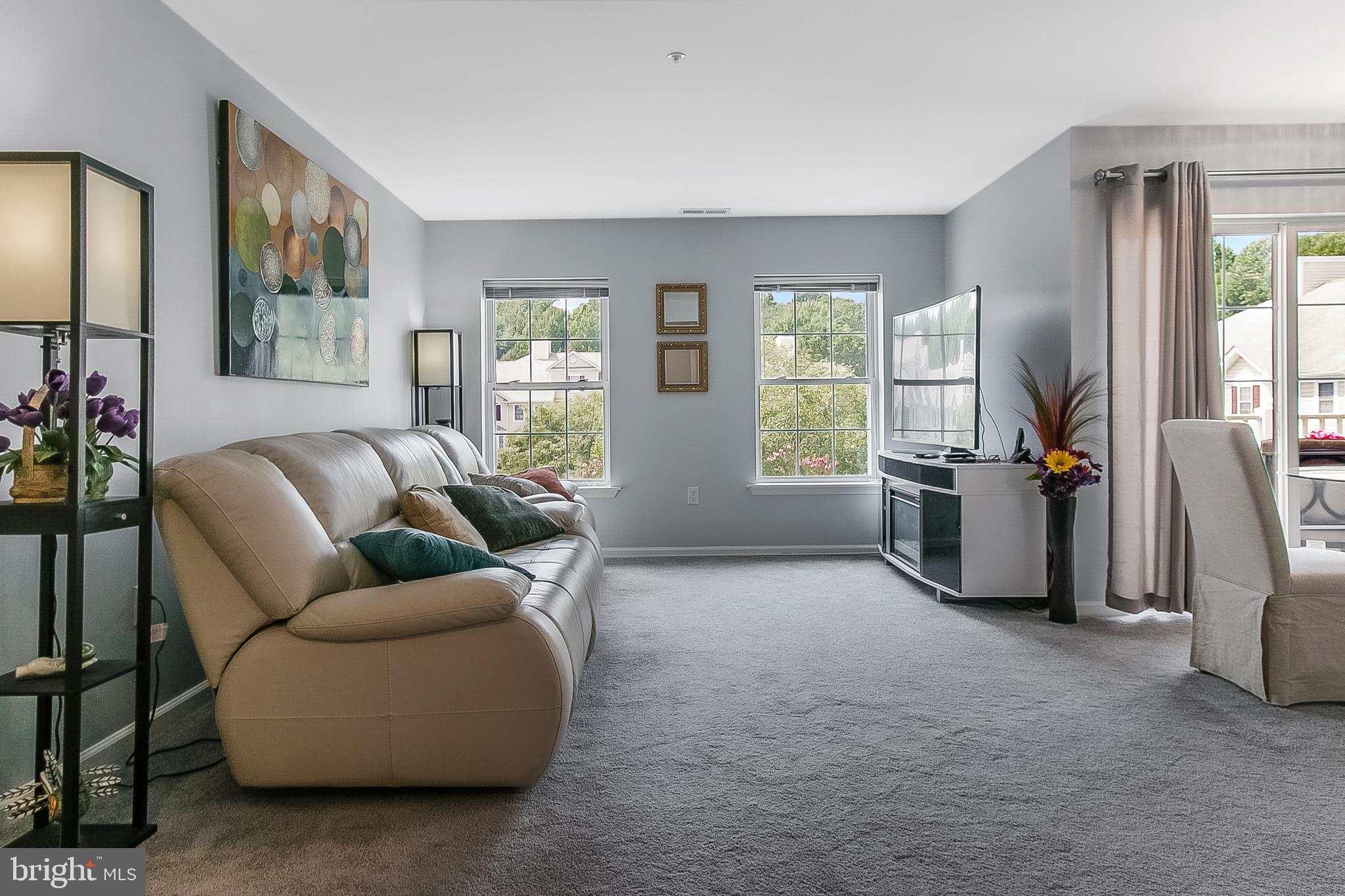 1309 Independence Way Newark, DE 19713 - Photo 3 of 26 Living Room