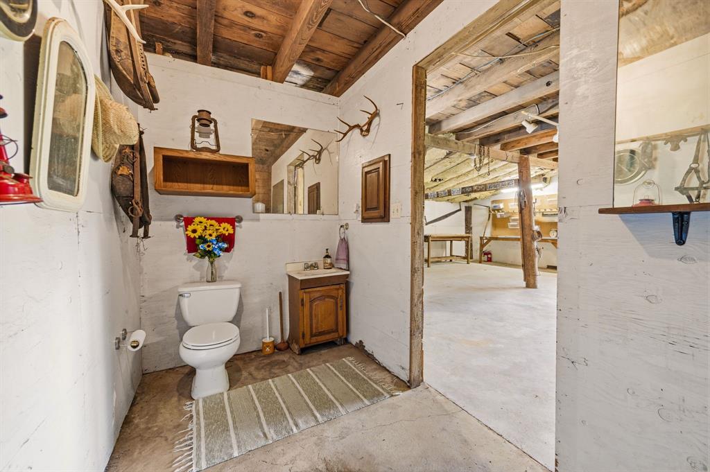 1805 Renfro Road Colleyville, TX 76034 - Photo 34 of 40 Bathroom in barn