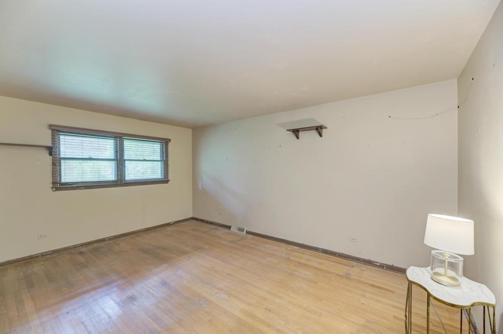 8017 Sawyer Road Darien, IL 60561 - Photo 20 of 35