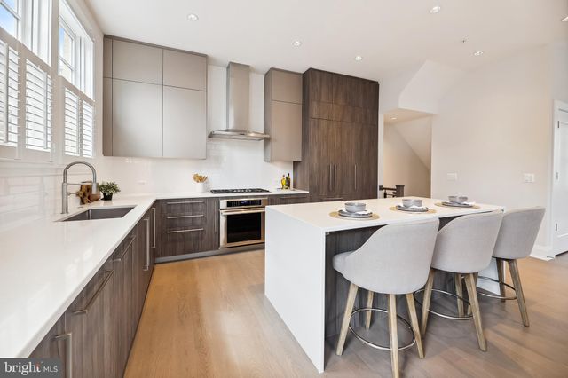 $2,850,000 | 14 Duke Street, Alexandria, VA 22314