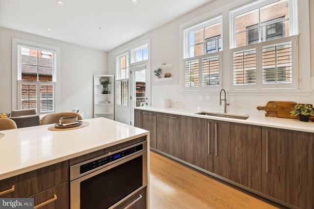 $2,850,000 | 14 Duke Street, Alexandria, VA 22314