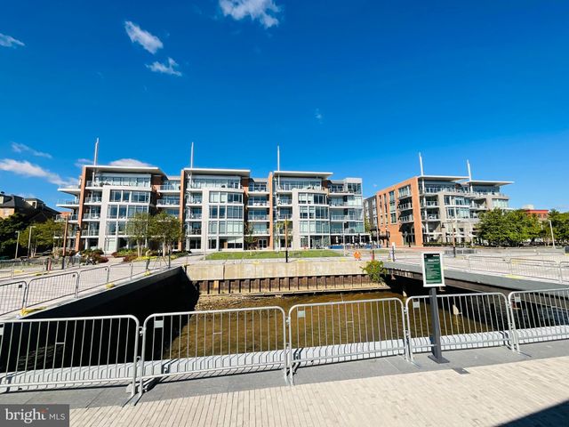 $2,850,000 | 14 Duke Street, Alexandria, VA 22314