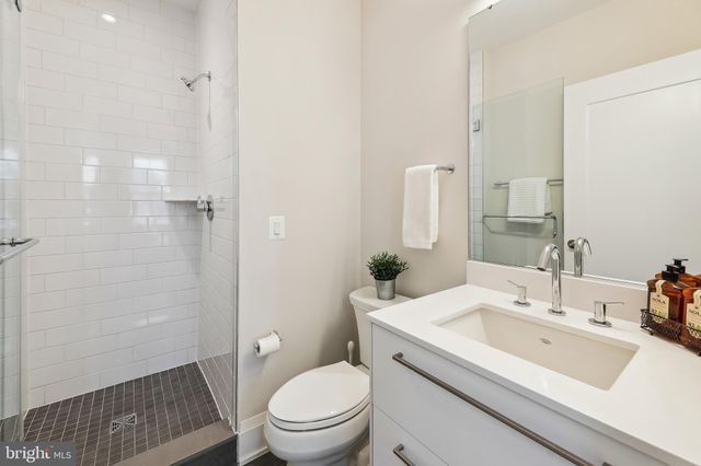 $2,850,000 | 14 Duke Street, Alexandria, VA 22314