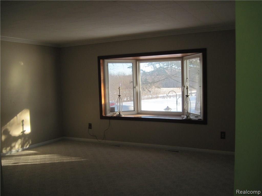 5030 General Squier Road Dryden, MI 48428 - Photo 11 of 18 Living Room