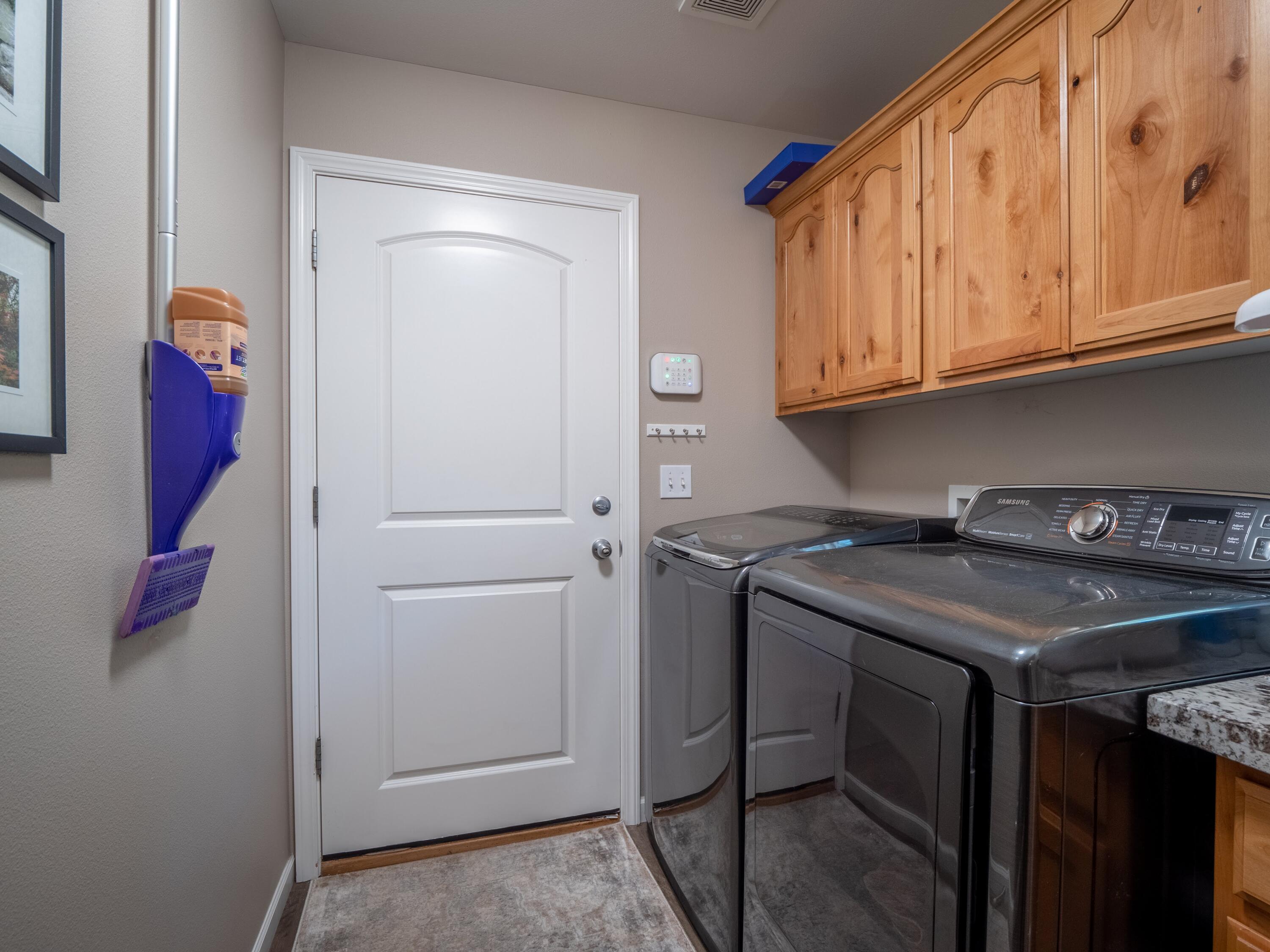 801 Three Pines Road Grants Pass, OR 97526 - Photo 34 of 45 Laundry 3