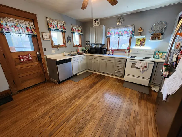 $289,999 | 410 South Parker Drive, Janesville, WI 53545