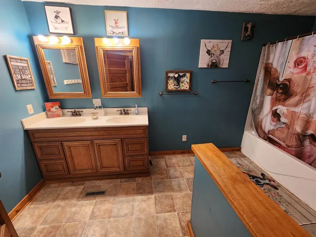 $289,999 | 410 South Parker Drive, Janesville, WI 53545