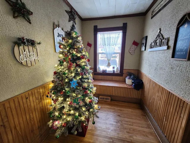 $289,999 | 410 South Parker Drive, Janesville, WI 53545