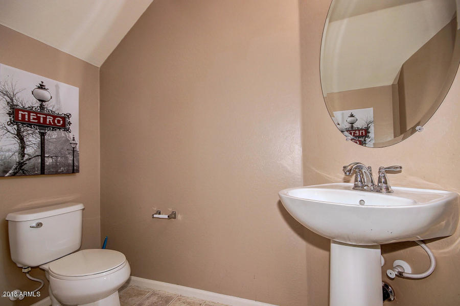 7743 West Berkeley Road Phoenix, AZ 85035 - Photo 6 of 21 Hall Bath