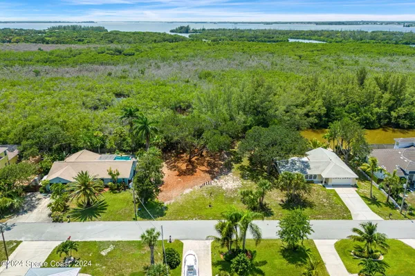 $324,900 | 329 Beverly Court, Melbourne Beach, FL 32951