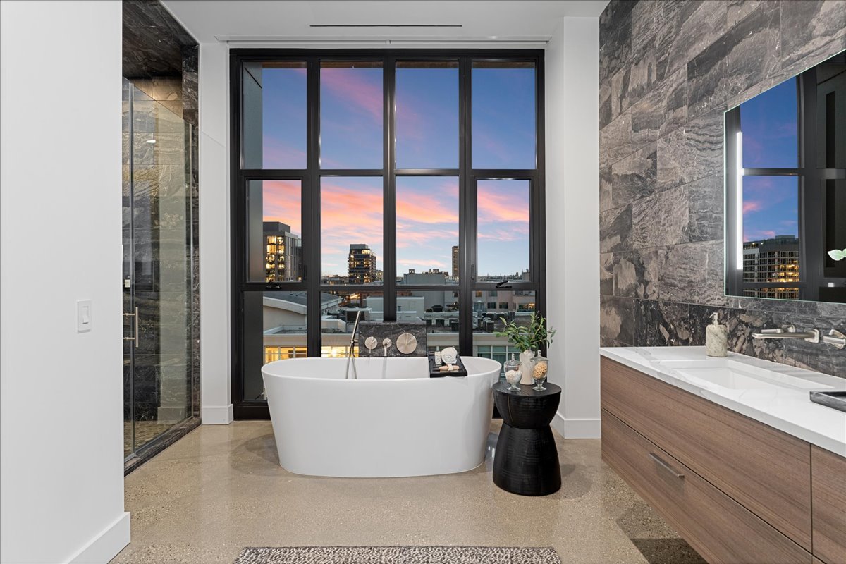 900 West Washington Boulevard, Unit PHW Chicago, IL 60607 - Photo 14 of 30 a room with table and chairs