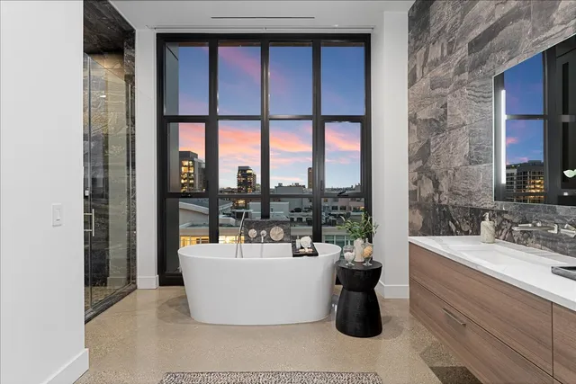 $4,100,000 | 900 West Washington Boulevard, Unit PHW, Chicago, IL 60607