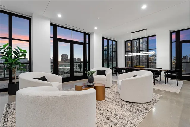 $4,100,000 | 900 West Washington Boulevard, Unit PHW, Chicago, IL 60607