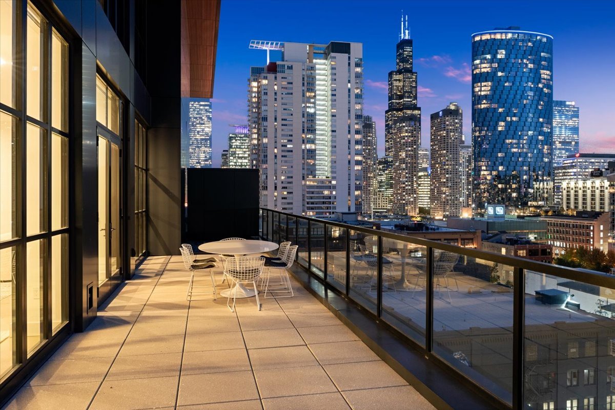 900 West Washington Boulevard, Unit PHW Chicago, IL 60607 - Photo 24 of 30 a picture of city view