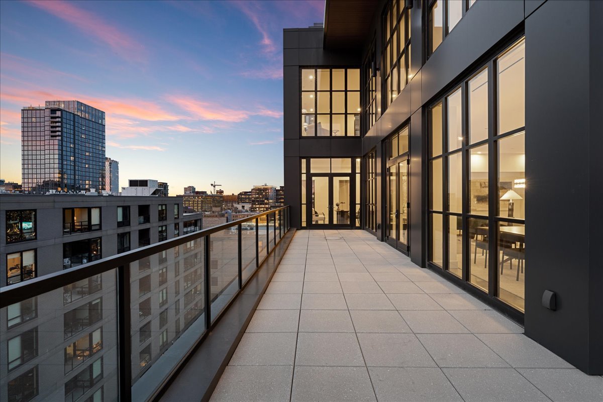 900 West Washington Boulevard, Unit PHW Chicago, IL 60607 - Photo 27 of 30 a view of balcony with city view