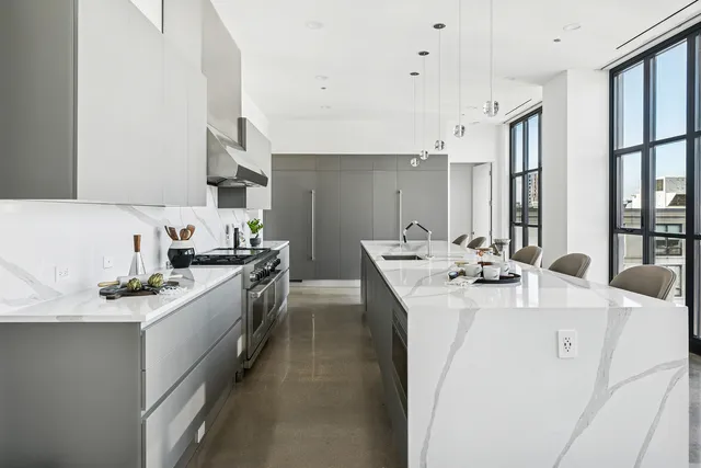 $4,100,000 | 900 West Washington Boulevard, Unit PHW, Chicago, IL 60607