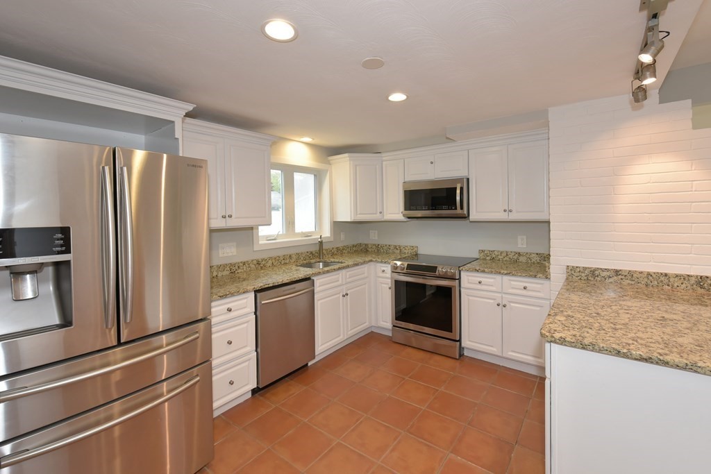 10 Tara Road Framingham, MA 01701 - Photo 4 of 38 Gallery Image 4