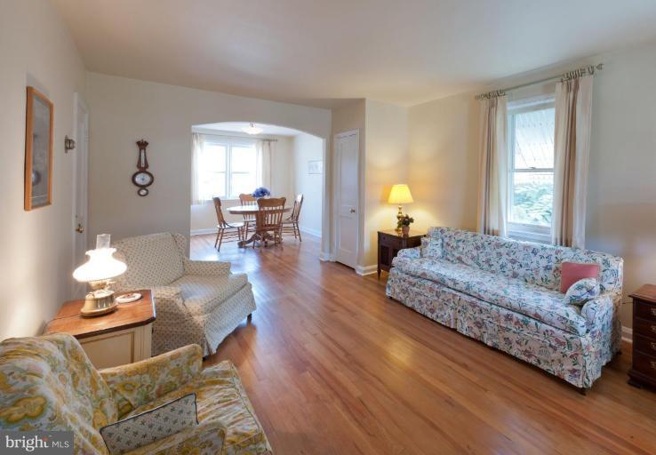 6926 Broening Road Dundalk, MD 21222 - Photo 3 of 14 Living Room #2