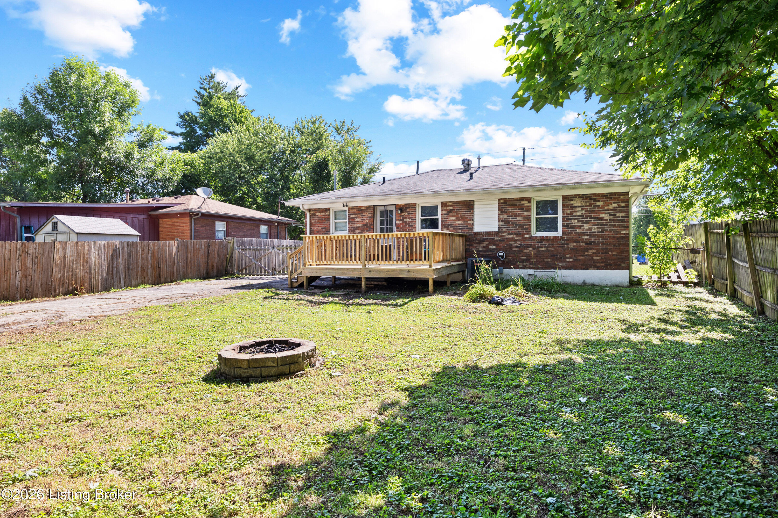 8306 Blue Lick Road Louisville, KY 40219 - Photo 21 of 23 027